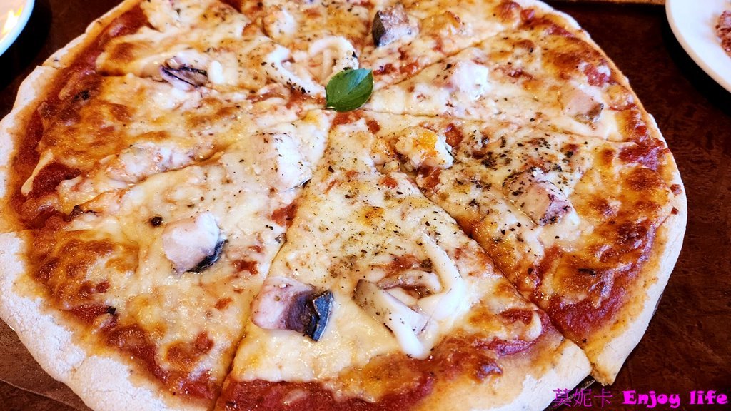 【薄荷島美食餐廳】*The Buzzz Cafe餐廳*,Bohol Bee Farm在Alona Beach的分店,冰淇淋還不錯吃,且可看到Alona beach的海灘景色的海景餐廳!!! 10 【薄荷島美食餐廳】*The Buzzz Cafe餐廳*,Bohol Bee Farm在Alona Beach的分店,冰淇淋還不錯吃,且可看到Alona beach的海灘景色的海景餐廳!!!