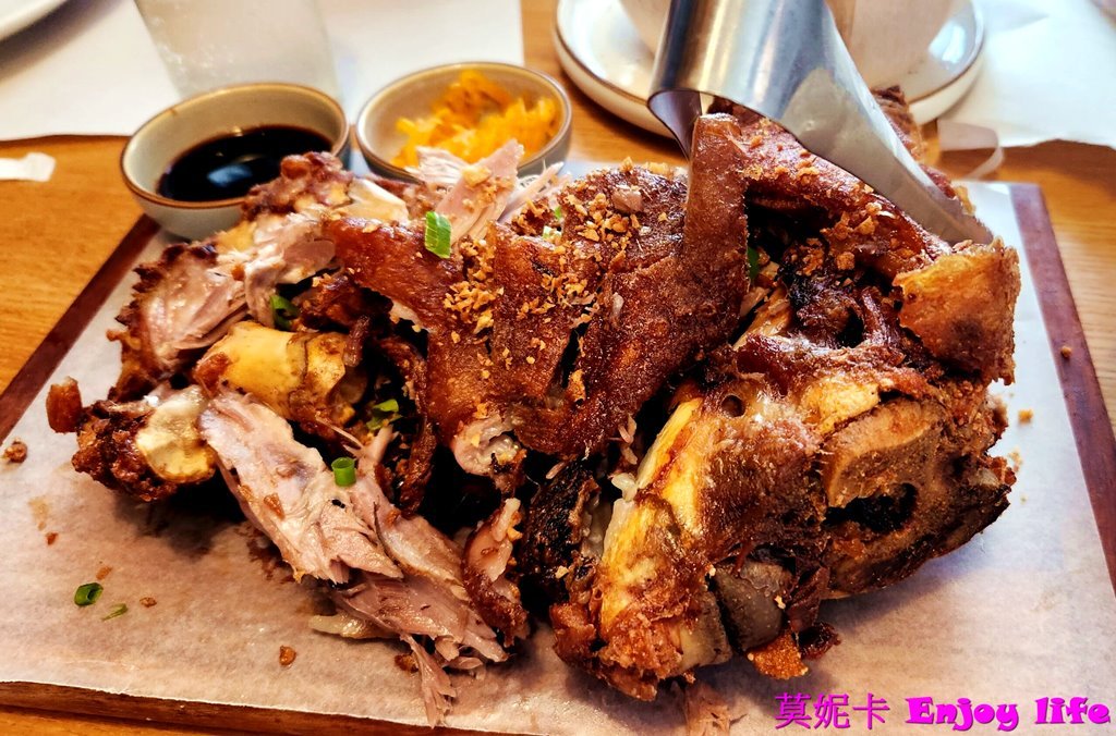 【宿霧美食餐廳】*KUYA J餐廳*,在Ayala Center Cebu mall裡的菲律賓連鎖餐廳,炸豬腳好吃,大蒜飯也好吃,是我在宿霧吃到最好吃的餐廳!!! 11 【宿霧美食餐廳】*KUYA J餐廳*,在Ayala Center Cebu mall裡的菲律賓連鎖餐廳,炸豬腳好吃,大蒜飯也好吃,是我在宿霧吃到最好吃的餐廳!!!