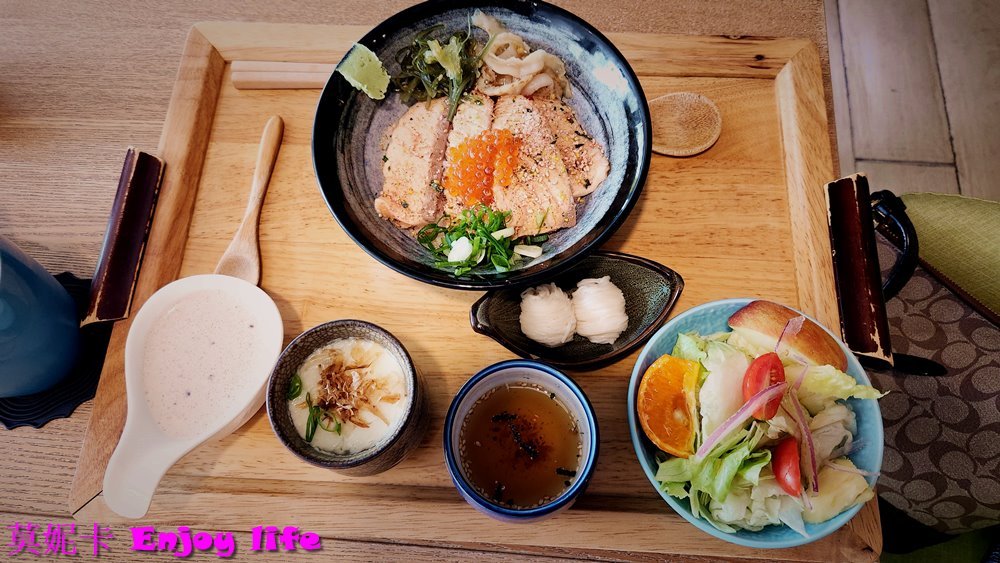 【台南美食餐廳】*一方日朝食X喫茶*，台南北區日式早午餐，成大附近，有海鮮丼，握壽司，蒲燒鰻丼等日式美食，只要200元左右就可以享用，CP值高的台南日式早午餐!!!