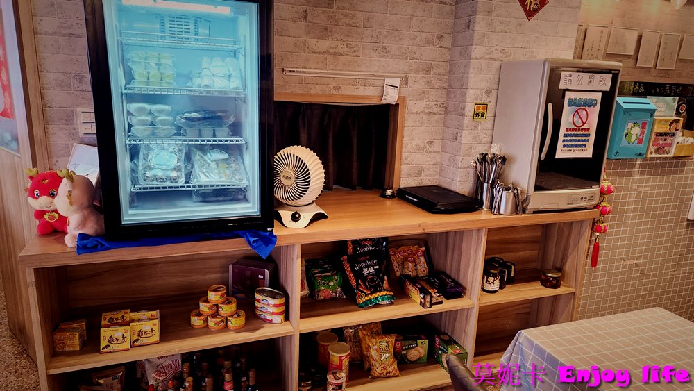 【台南美食餐廳】*英倫港式餐廳*，家齊高中附近，有港式點心，波蘿油，還有煲仔飯等，藝人黃秋生也來吃過的英倫風港式餐廳!!!