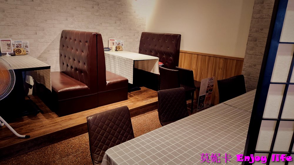 【台南美食餐廳】*英倫港式餐廳*，家齊高中附近，有港式點心，波蘿油，還有煲仔飯等，藝人黃秋生也來吃過的英倫風港式餐廳!!!