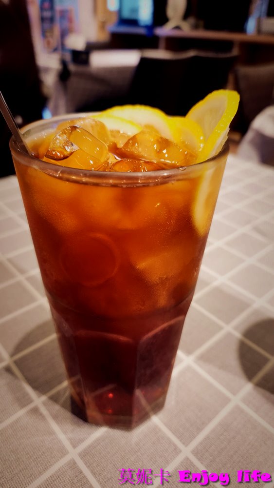 【台南美食餐廳】*英倫港式餐廳*，家齊高中附近，有港式點心，波蘿油，還有煲仔飯等，藝人黃秋生也來吃過的英倫風港式餐廳!!!