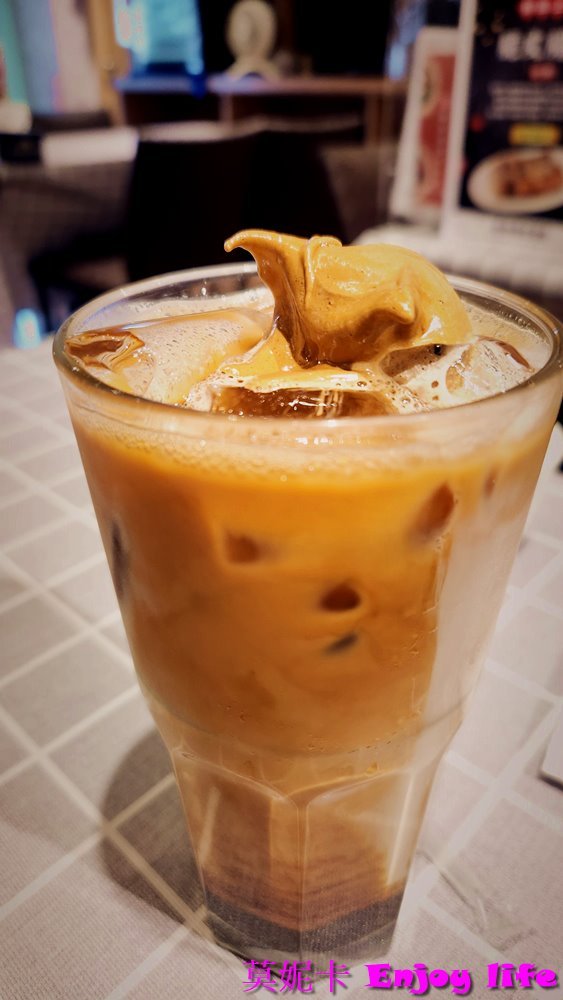 【台南美食餐廳】*英倫港式餐廳*，家齊高中附近，有港式點心，波蘿油，還有煲仔飯等，藝人黃秋生也來吃過的英倫風港式餐廳!!!