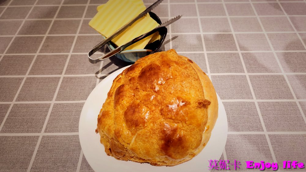 【台南美食餐廳】*英倫港式餐廳*，家齊高中附近，有港式點心，波蘿油，還有煲仔飯等，藝人黃秋生也來吃過的英倫風港式餐廳!!!