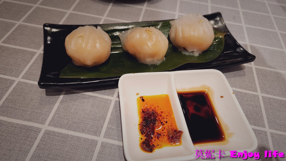 【台南美食餐廳】*英倫港式餐廳*，家齊高中附近，有港式點心，波蘿油，還有煲仔飯等，藝人黃秋生也來吃過的英倫風港式餐廳!!!