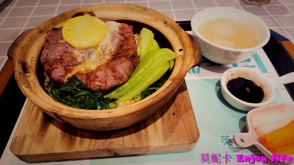 【台南美食餐廳】*英倫港式餐廳*，家齊高中附近，有港式點心，波蘿油，還有煲仔飯等，藝人黃秋生也來吃過的英倫風港式餐廳!!!