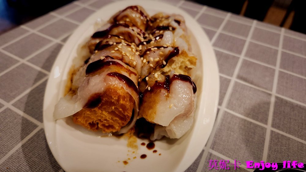 【台南美食餐廳】*英倫港式餐廳*，家齊高中附近，有港式點心，波蘿油，還有煲仔飯等，藝人黃秋生也來吃過的英倫風港式餐廳!!!