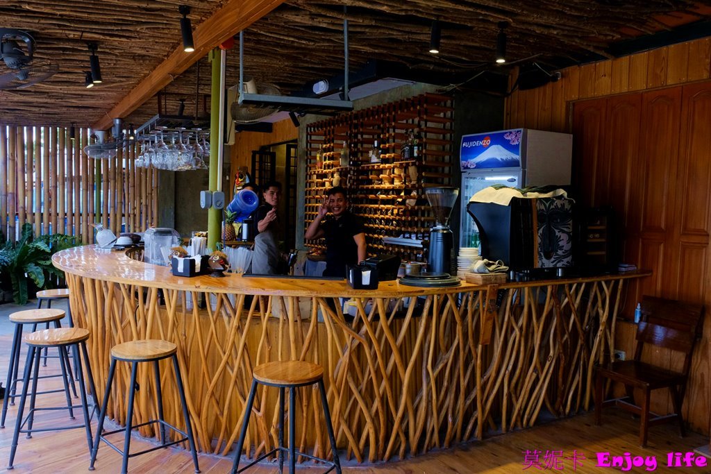 【薄荷島美食餐廳】*Molly Bistro餐廳*,南洋風裝潢網美餐廳,在Alona Beach附近,餐點好吃,晚上打燈後更漂亮的酷炫餐廳!!! 5 【薄荷島美食餐廳】*Molly Bistro餐廳*,南洋風裝潢網美餐廳,在Alona Beach附近,餐點好吃,晚上打燈後更漂亮的酷炫餐廳!!!