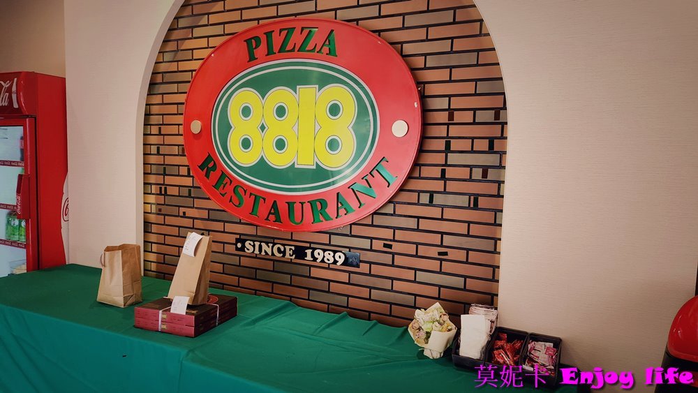 【台南美食餐廳】*8818 Pizza Restaurant比薩屋健康店 *，台南老字號Pizza炸雞餐廳，炸雞多汁好吃，還有各種pizza跟義大利麵!!!(已搬到南門路)