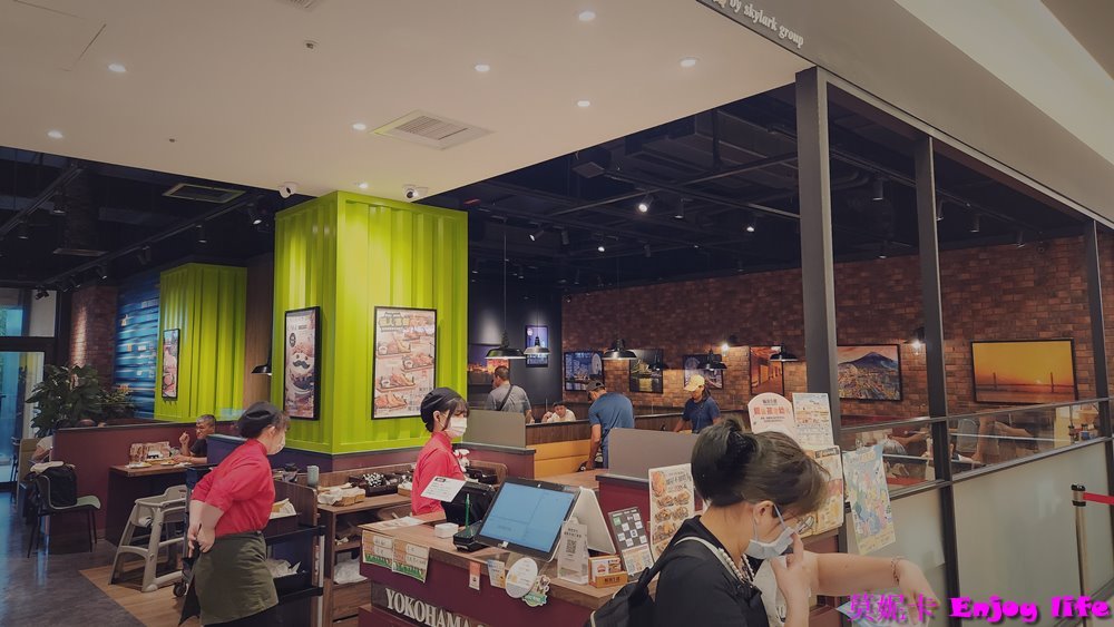 【台南美食餐廳】*橫濱牛排 台南三井店*，在台南三井Outlet 2F，有各種排餐跟義大利麵，還有附自助沙拉吧，最推沙拉吧的咖哩飯跟湯品!!!