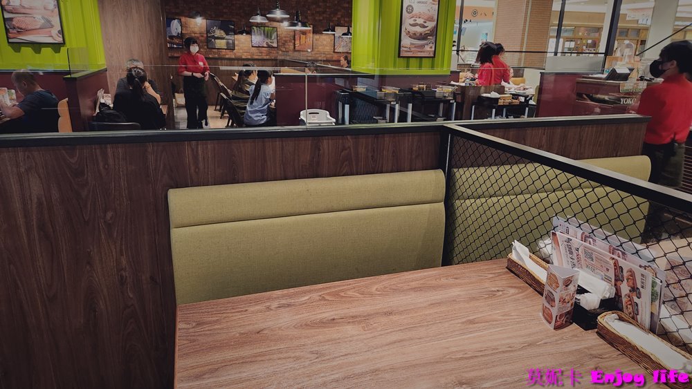 【台南美食餐廳】*橫濱牛排 台南三井店*，在台南三井Outlet 2F，有各種排餐跟義大利麵，還有附自助沙拉吧，最推沙拉吧的咖哩飯跟湯品!!!