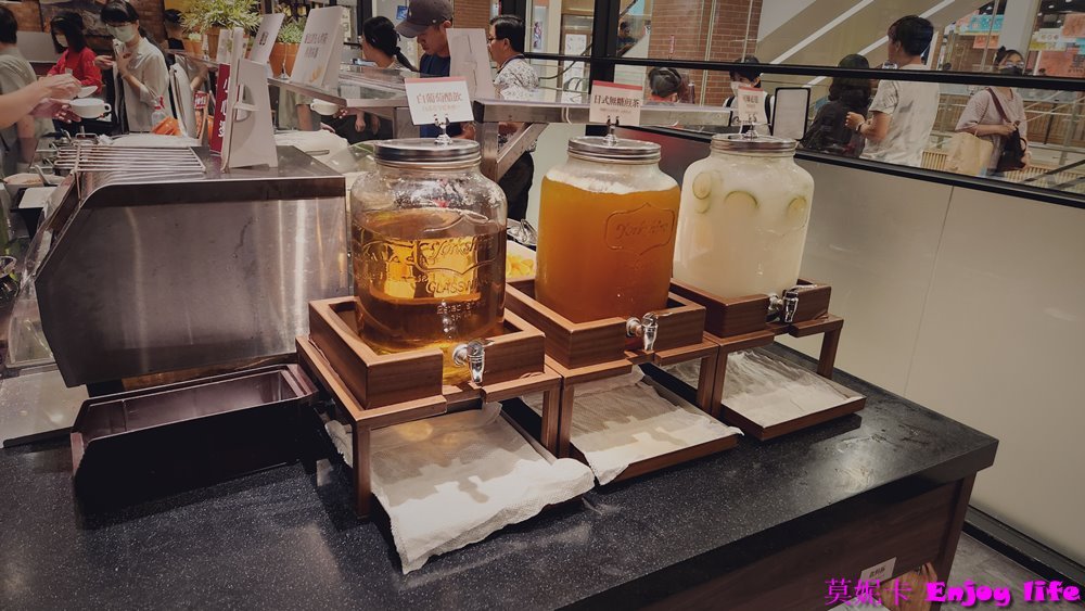 【台南美食餐廳】*橫濱牛排 台南三井店*，在台南三井Outlet 2F，有各種排餐跟義大利麵，還有附自助沙拉吧，最推沙拉吧的咖哩飯跟湯品!!!