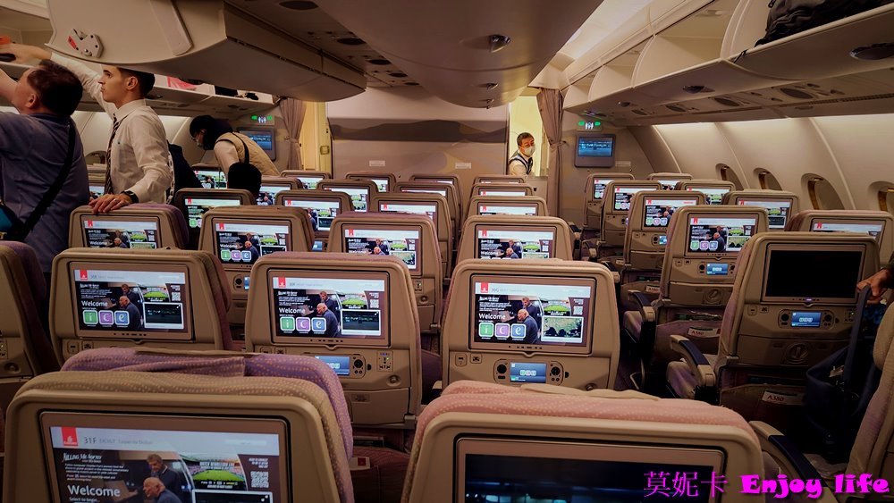 【阿聯酋航空經濟艙】台北飛歐洲中轉杜拜，搭乘阿聯酋航空A380-800，阿聯酋航空經濟艙座位區空間大，有豐富飛機餐，影音娛樂有Disney+及漫威全系列等超多電影及電視節目可以看!!!