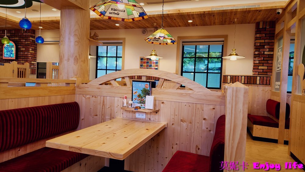 【台南美食餐廳】Komeda's Coffee客美多台南平實公園店，來自名古屋的特色咖啡店，早餐只要點飲料就附贈美味吐司！