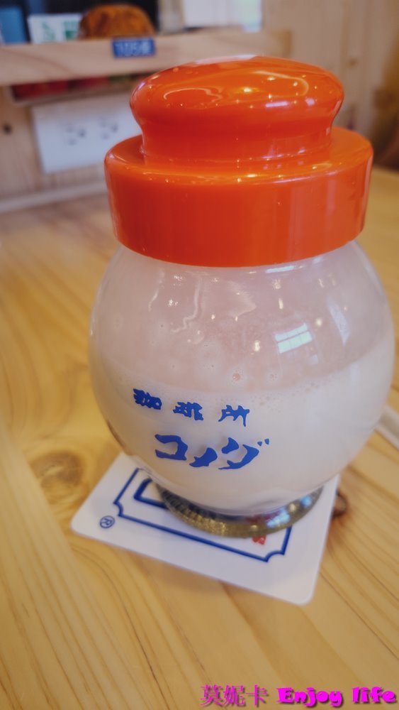 【台南美食餐廳】Komeda's Coffee客美多台南平實公園店，來自名古屋的特色咖啡店，早餐只要點飲料就附贈美味吐司！