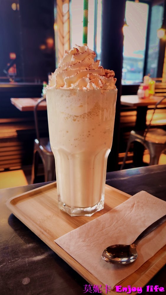 【巴黎美食餐廳】*Manhattn's Burgers Paris*，在巴黎龐畢度中心附近的紐約漢堡店，比利時及巴黎都有分店，漢堡真的很美味好吃!!!