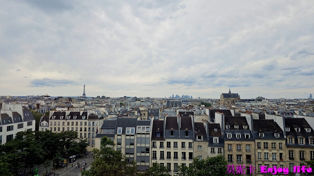 【巴黎景點】*龐畢度 巴黎藝術中心 Centre Georges Pompidou*，巴黎最大當代藝術收藏館，登上最高觀景台，可以看到巴黎鐵塔等景點建築!!!
