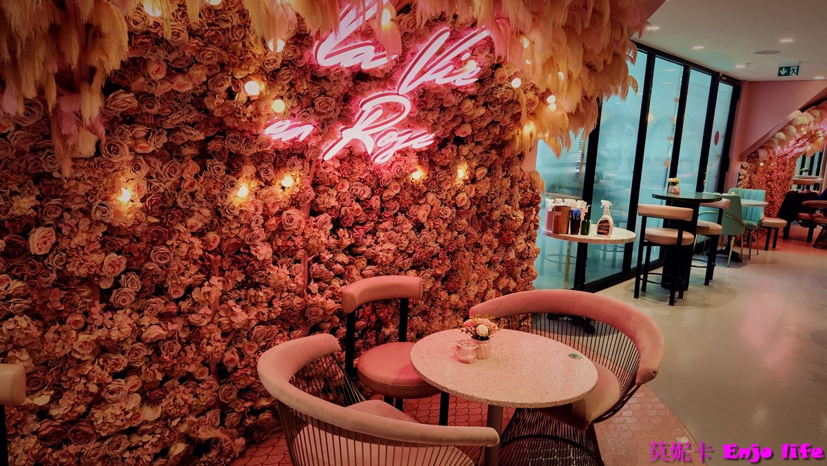 【巴黎美食餐廳】*EL&N London網紅咖啡廳 巴黎老佛爺店*，倫敦最知名的網紅咖啡館，在巴黎拉法葉百貨，全店以粉色裝潢，有超漂亮的粉色玫瑰牆，提供各式早午餐，多樣夢幻飲料!!!