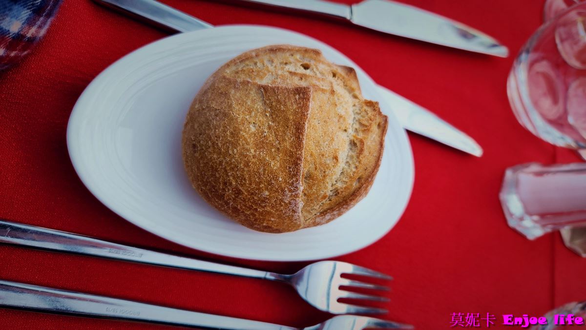 【巴黎景點】*Bateaux Mouches*，塞納河遊船晚餐，可以邊享用美食邊欣賞塞納河跟巴黎鐵塔的白天跟晚上漂亮的景色!!!