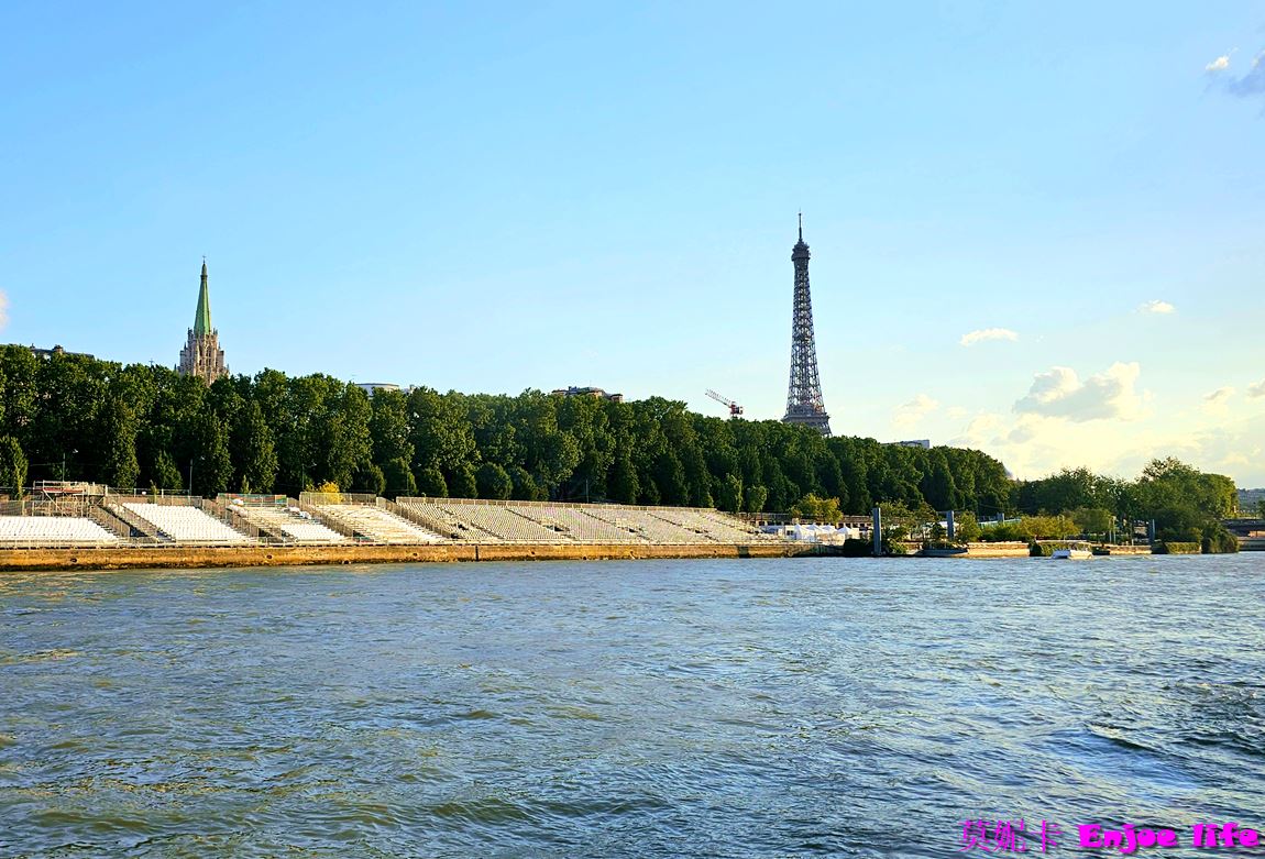 【巴黎景點】*Bateaux Mouches*，塞納河遊船晚餐，可以邊享用美食邊欣賞塞納河跟巴黎鐵塔的白天跟晚上漂亮的景色!!!