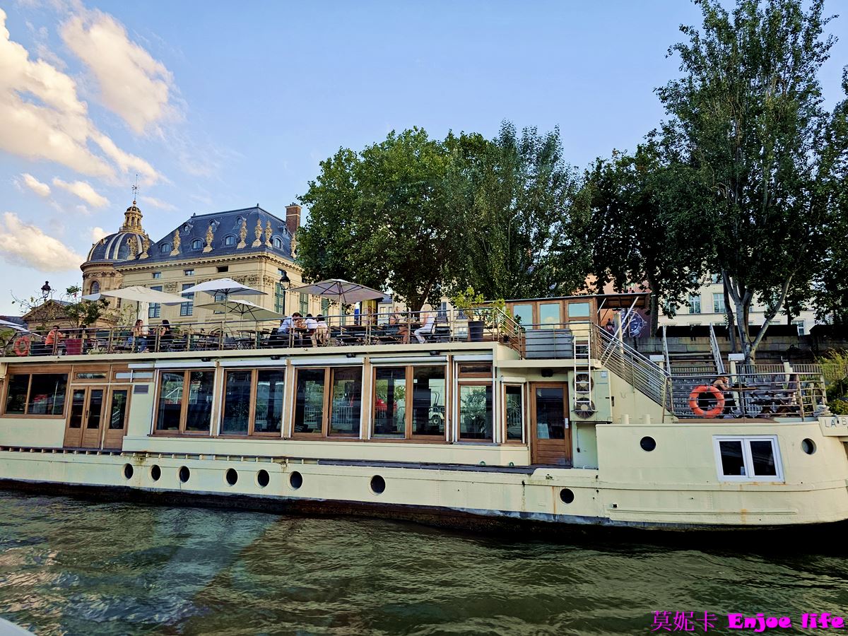 【巴黎景點】*Bateaux Mouches*，塞納河遊船晚餐，可以邊享用美食邊欣賞塞納河跟巴黎鐵塔的白天跟晚上漂亮的景色!!!
