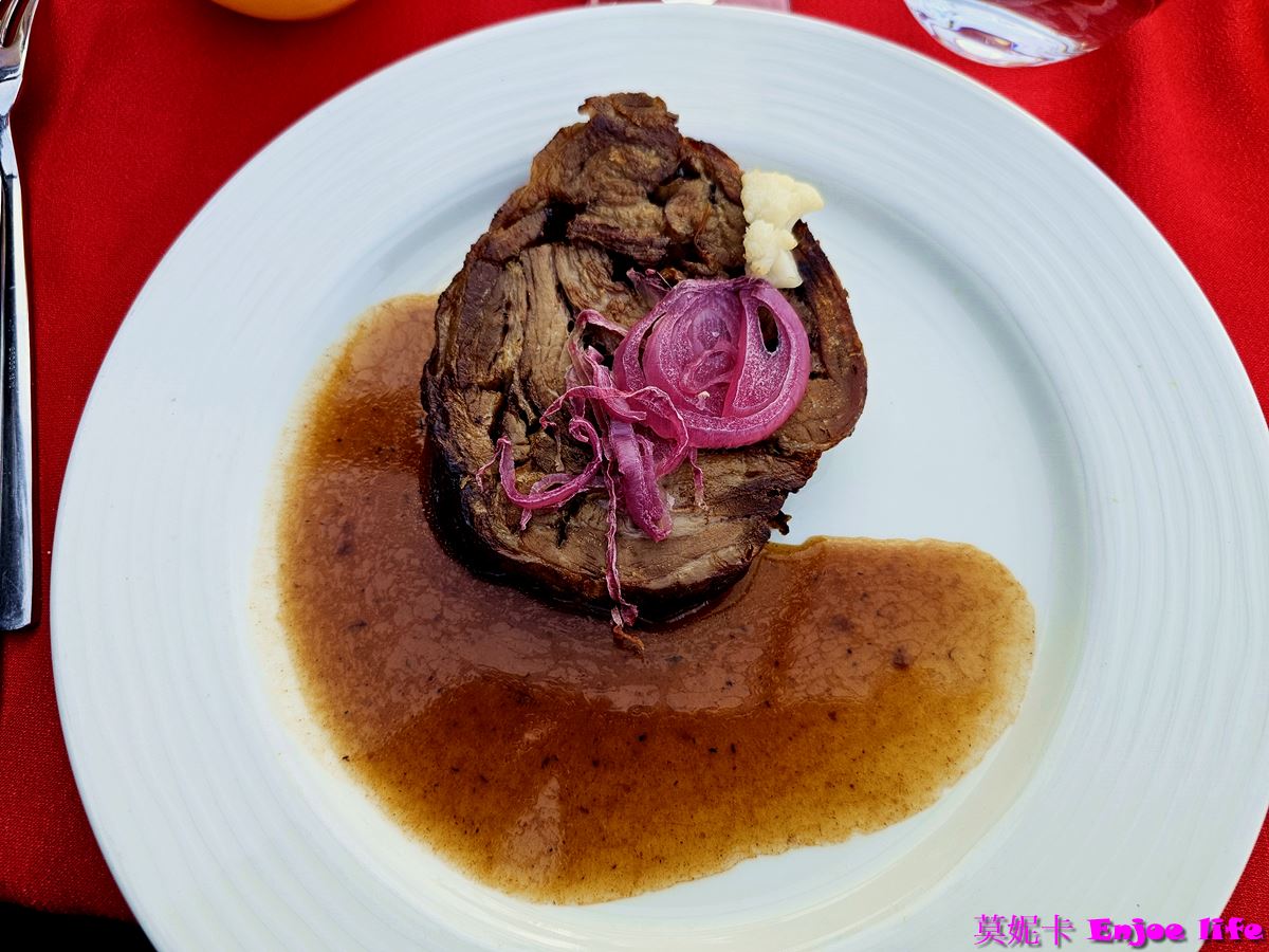 【巴黎景點】*Bateaux Mouches*，塞納河遊船晚餐，可以邊享用美食邊欣賞塞納河跟巴黎鐵塔的白天跟晚上漂亮的景色!!!