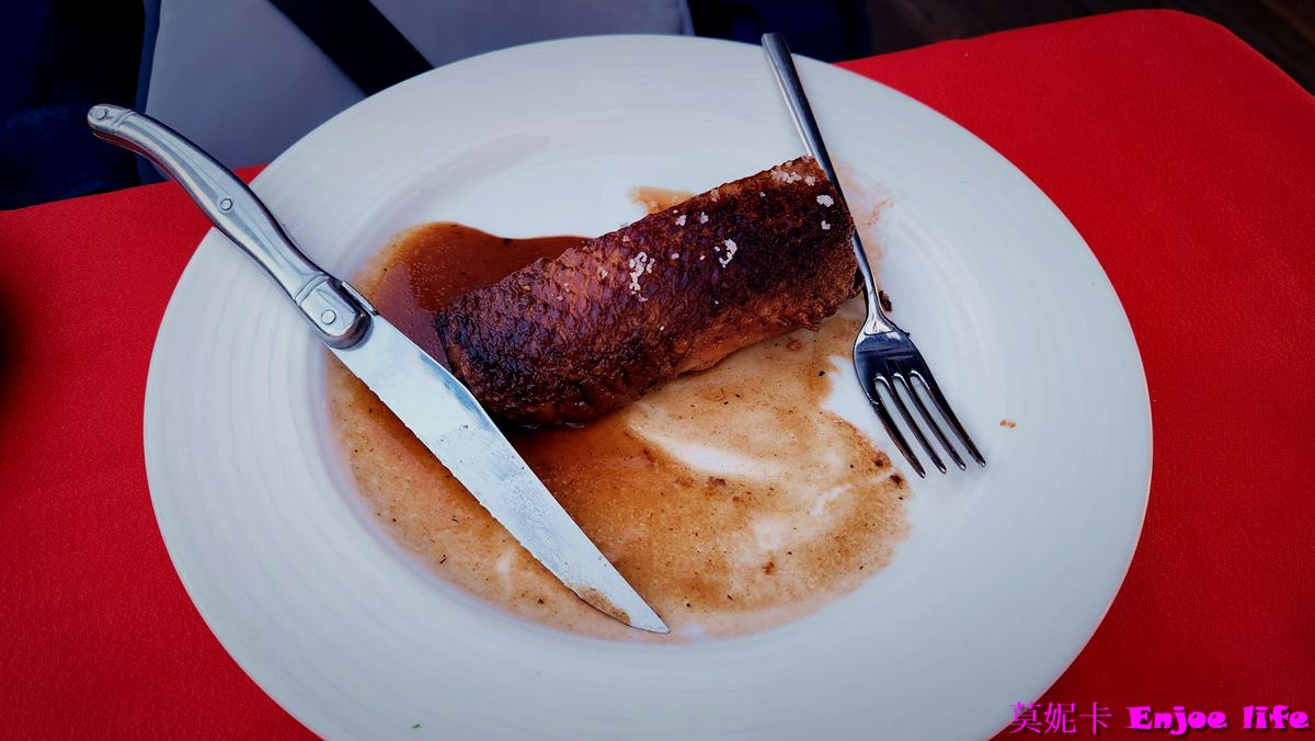 【巴黎景點】*Bateaux Mouches*，塞納河遊船晚餐，可以邊享用美食邊欣賞塞納河跟巴黎鐵塔的白天跟晚上漂亮的景色!!!