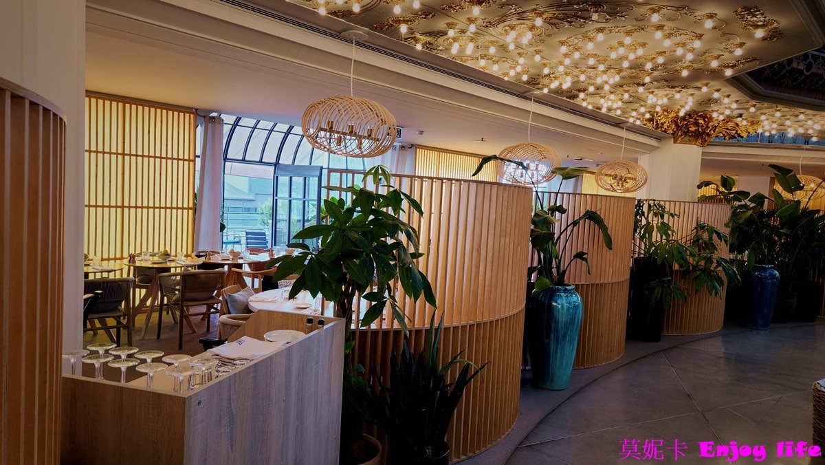 【巴黎景點】*Printemps Haussmann巴黎春天百貨*，老佛爺百貨附近，巴黎第二百貨公司，有各種法國品牌商品，許多餐廳美食，還有machi machi珍珠奶茶!!!