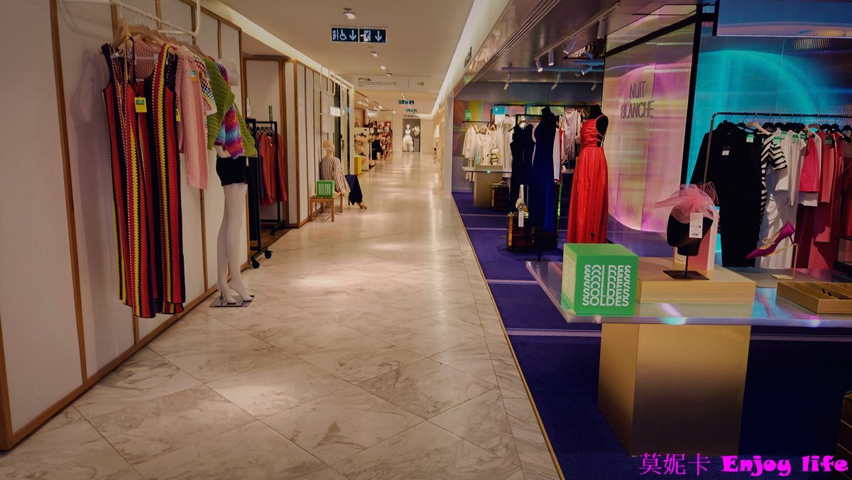 【巴黎景點】*Printemps Haussmann巴黎春天百貨*，老佛爺百貨附近，巴黎第二百貨公司，有各種法國品牌商品，許多餐廳美食，還有machi machi珍珠奶茶!!!