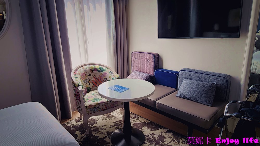 【巴黎住宿】*Hotel le belleval勒貝勒瓦爾酒店*，巴黎第8區住宿，離主要景點都不遠，附近有火車，地鐵，及公車站，走路6分鐘就可以到春天百貨，附近還有家樂福超市跟星巴克!!!房間超漂亮舒適，早餐好吃，地點超讚的飯店!!!