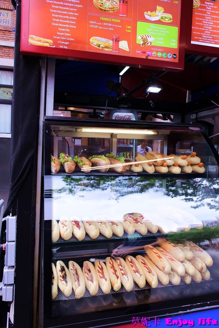 【巴黎景點】*龐畢度 巴黎藝術中心 Centre Georges Pompidou*，巴黎最大當代藝術收藏館，登上最高觀景台，可以看到巴黎鐵塔等景點建築!!!