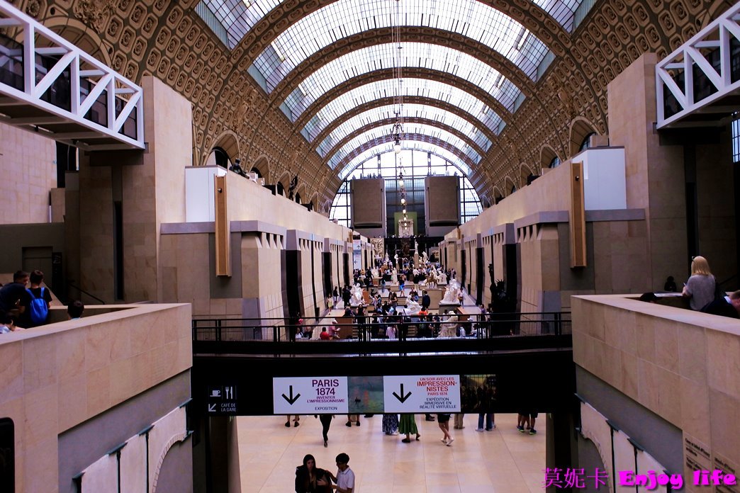 【巴黎景點】*奧賽博物館Musée d'Orsay*，裡面有知名的米勒，梵谷，莫內，及雷諾瓦畫作，還有各種畫作跟收藏，可以看到多幅知名畫作的博物館!!!