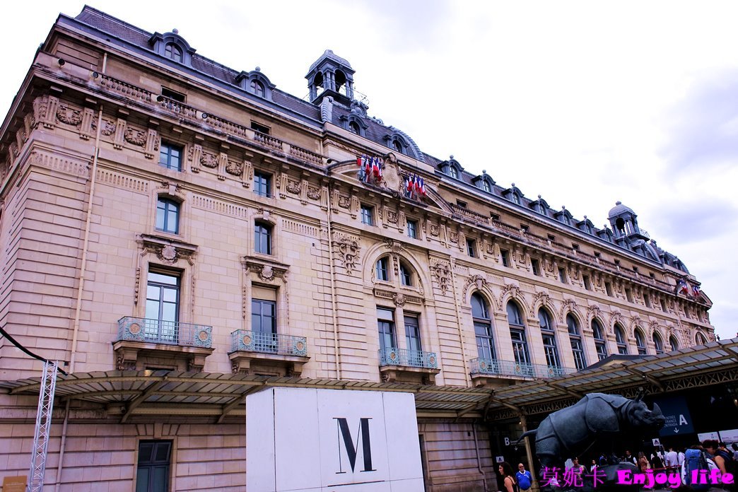【巴黎景點】*奧賽博物館Musée d'Orsay*，裡面有知名的米勒，梵谷，莫內，及雷諾瓦畫作，還有各種畫作跟收藏，可以看到多幅知名畫作的博物館!!!