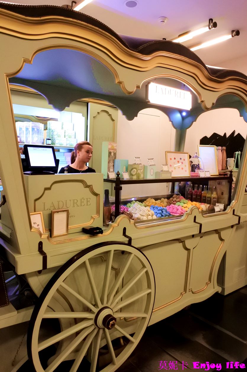 【巴黎景點】*Château de Versailles凡爾賽宮攻略*，凡爾賽宮必看鏡廳與皇家禮拜堂，再到凡爾賽宮美食餐廳享用Angelina甜點，Laudree馬卡龍!!!