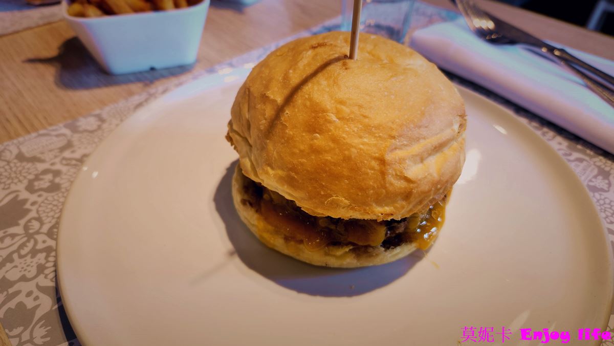 【巴黎美食餐廳】*Regain Printemps餐廳*，巴黎春天百貨餐廳，有室內跟戶外座位區，逛累了可以來這裡享用漢堡與午晚餐!!!