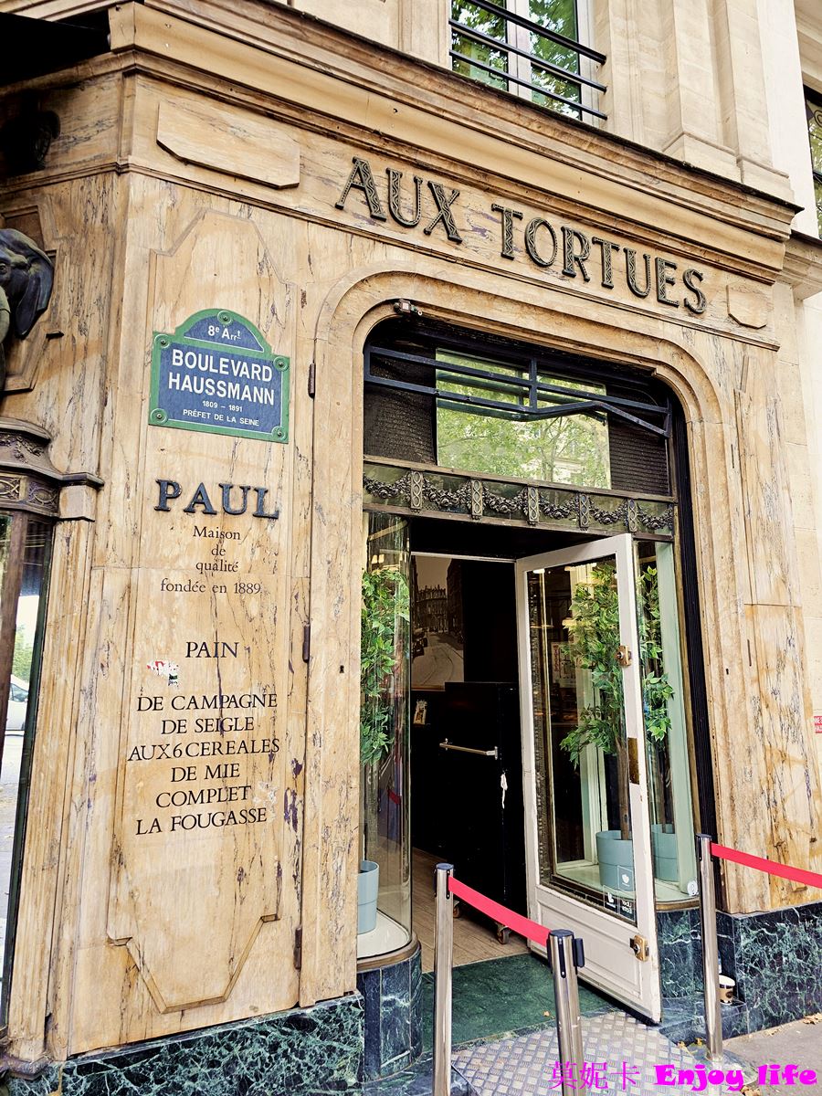 【巴黎美食麵包】*PAUL Aux Tortues*，巴黎麵包店，就在奧斯曼大道，法國百年平價連鎖麵包店，有各種好吃麵包跟帕尼尼，還有好喝的咖啡!!!
