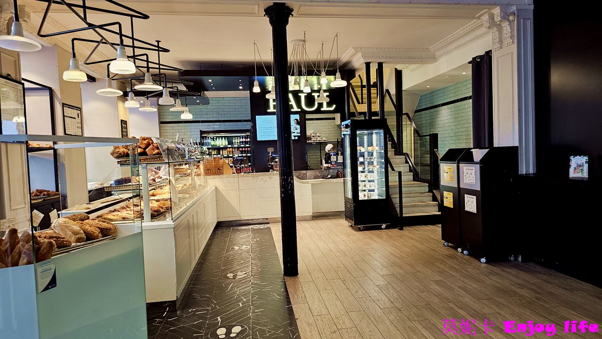 【巴黎美食麵包】*PAUL Aux Tortues*，巴黎麵包店，就在奧斯曼大道，法國百年平價連鎖麵包店，有各種好吃麵包跟帕尼尼，還有好喝的咖啡!!!