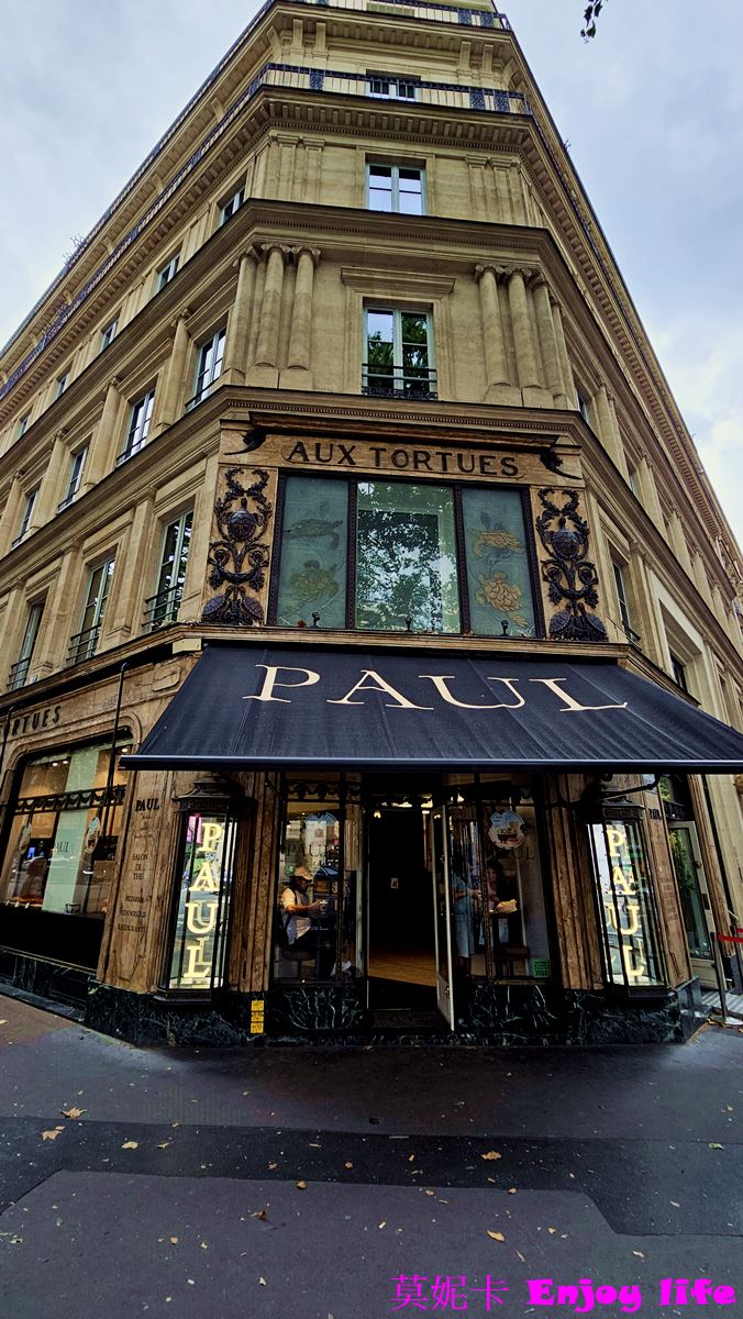 【巴黎美食麵包】*PAUL Aux Tortues*，巴黎麵包店，就在奧斯曼大道，法國百年平價連鎖麵包店，有各種好吃麵包跟帕尼尼，還有好喝的咖啡!!!