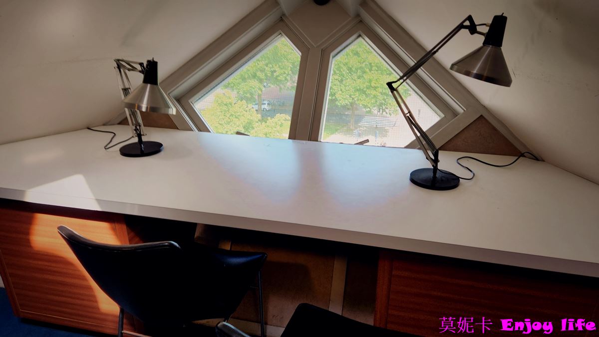 【荷蘭鹿特丹景點】*鹿特丹方塊屋博物館 Kijk-Kubus*，奇特造型可以住人的方塊屋，特別的鉛筆屋，可以看到各種獨特造型的建築!!!