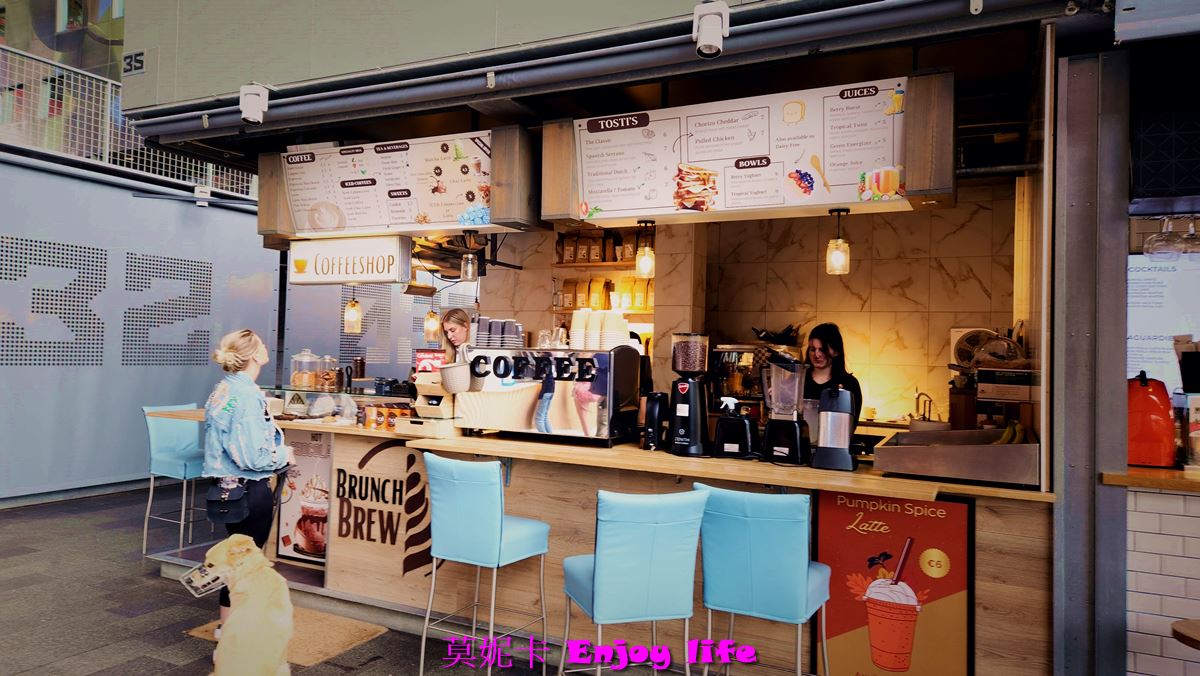 【荷蘭鹿特丹景點】*鹿特丹 Markthal拱廊市場(Market Hall)*，鹿特丹市場，又大又漂亮，，販賣荷蘭傳統美食小吃及各國美食!!!就在方塊屋、鉛筆屋、水管屋旁!!!