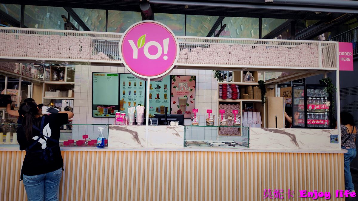 【荷蘭鹿特丹景點】*鹿特丹 Markthal拱廊市場(Market Hall)*，鹿特丹市場，又大又漂亮，，販賣荷蘭傳統美食小吃及各國美食!!!就在方塊屋、鉛筆屋、水管屋旁!!!