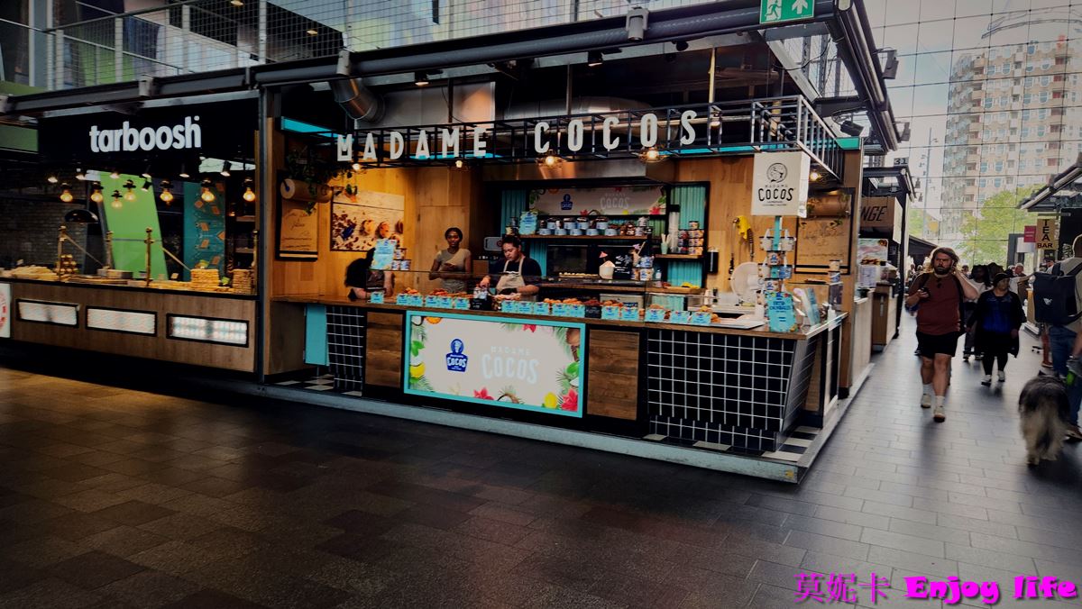 【荷蘭鹿特丹景點】*鹿特丹 Markthal拱廊市場(Market Hall)*，鹿特丹市場，又大又漂亮，，販賣荷蘭傳統美食小吃及各國美食!!!就在方塊屋、鉛筆屋、水管屋旁!!!