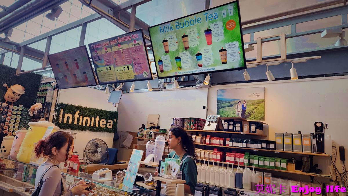 【荷蘭鹿特丹景點】*鹿特丹 Markthal拱廊市場(Market Hall)*，鹿特丹市場，又大又漂亮，，販賣荷蘭傳統美食小吃及各國美食!!!就在方塊屋、鉛筆屋、水管屋旁!!!