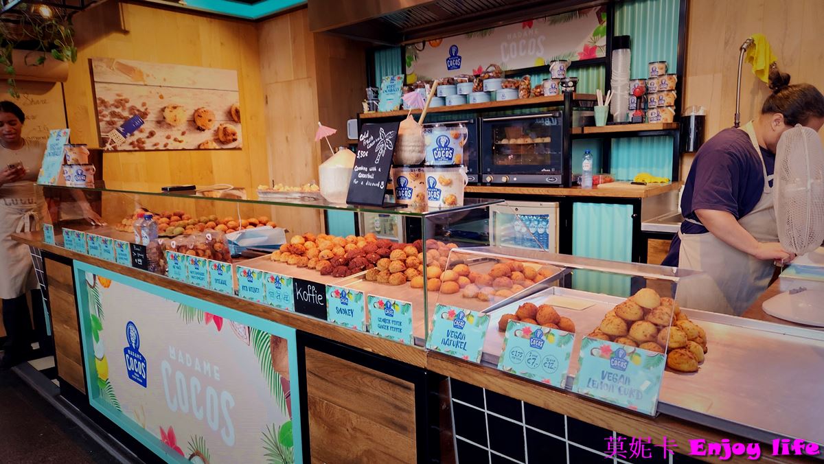 【荷蘭鹿特丹景點】*鹿特丹 Markthal拱廊市場(Market Hall)*，鹿特丹市場，又大又漂亮，，販賣荷蘭傳統美食小吃及各國美食!!!就在方塊屋、鉛筆屋、水管屋旁!!!