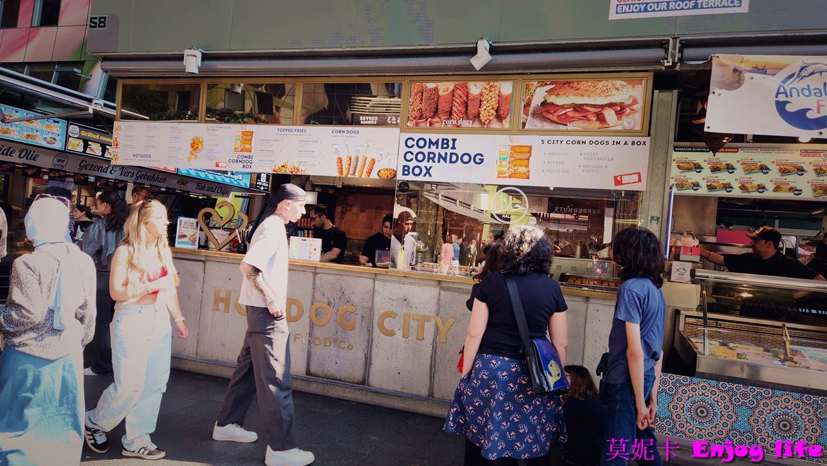 【荷蘭鹿特丹景點】*鹿特丹 Markthal拱廊市場(Market Hall)*，鹿特丹市場，又大又漂亮，，販賣荷蘭傳統美食小吃及各國美食!!!就在方塊屋、鉛筆屋、水管屋旁!!!