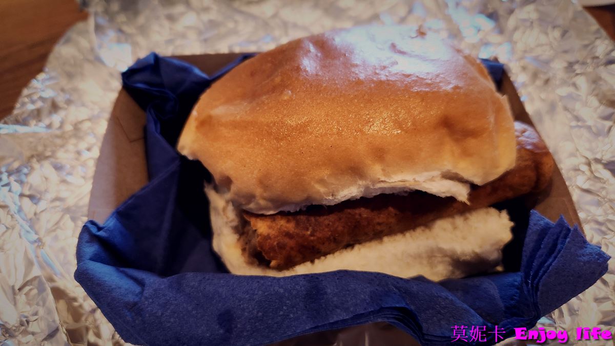 【荷蘭鹿特丹景點】*鹿特丹 Markthal拱廊市場(Market Hall)*，鹿特丹市場，又大又漂亮，，販賣荷蘭傳統美食小吃及各國美食!!!就在方塊屋、鉛筆屋、水管屋旁!!!