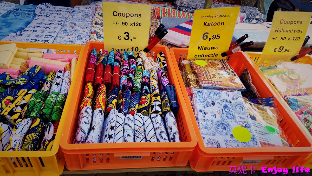 【荷蘭台夫特景點】*台夫特市集 Market Delft*，在台夫特市政廳前廣場，販售多種荷蘭當地小吃及美食!!!