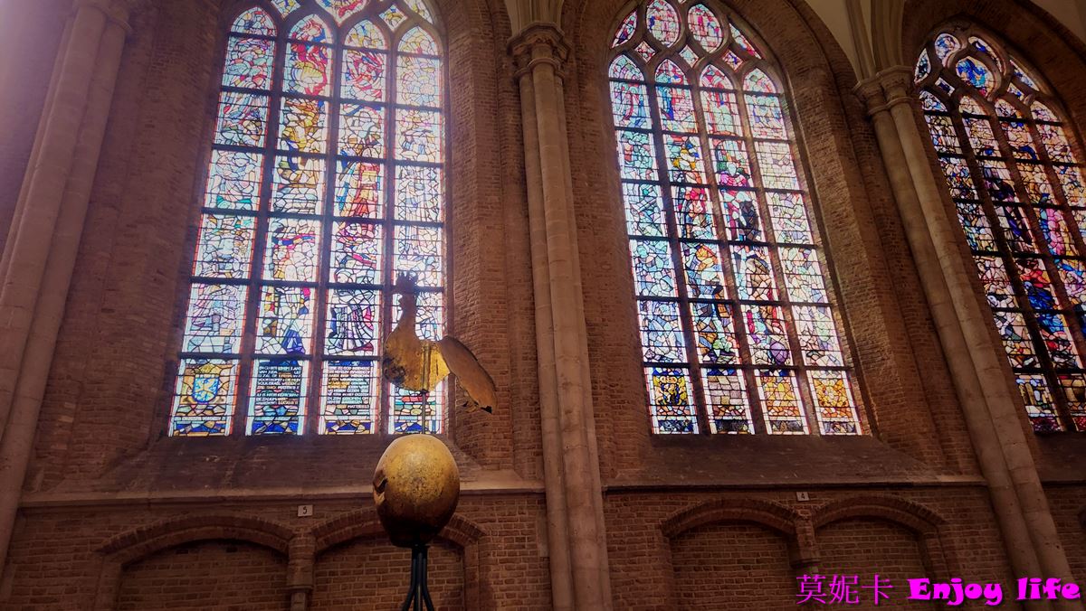 【荷蘭台夫特景點】*台夫特 新教堂Nieuwe Kerk Delft*，有漂亮的彩繪玻璃，管風琴，以及超好買紀念品店!!!