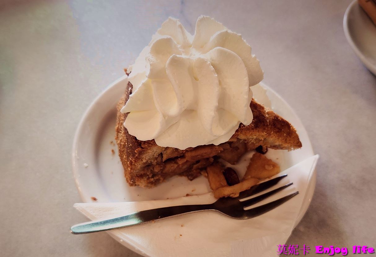 【荷蘭台夫特美食餐廳】*Delft Kobus Kuch*，有名的荷蘭蘋果派，個人吃過最好吃的蘋果派，來荷蘭必吃!!!