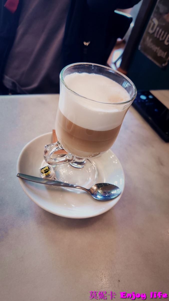 【荷蘭台夫特美食餐廳】*Delft Kobus Kuch*，有名的荷蘭蘋果派，個人吃過最好吃的蘋果派，來荷蘭必吃!!!